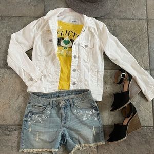 NWOT WHITE  DENIM DISTRESSED JEAN STYLE JACKET